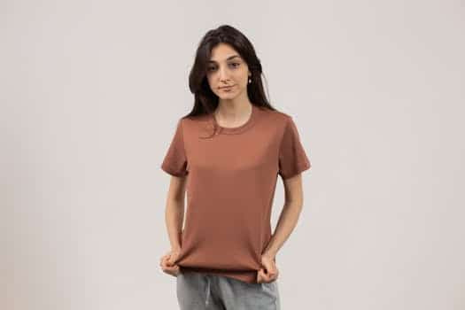 Accessorizing for Impact: Elevating Simple Outfits